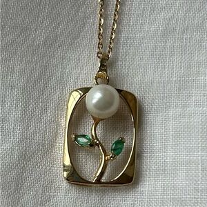 Solid 14k Pearl and Natural Emerald Floral Pendant Necklace